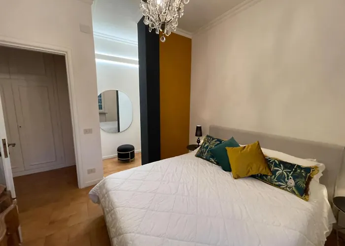 Delightful Stylish House With Private Garden Close To Downtown
