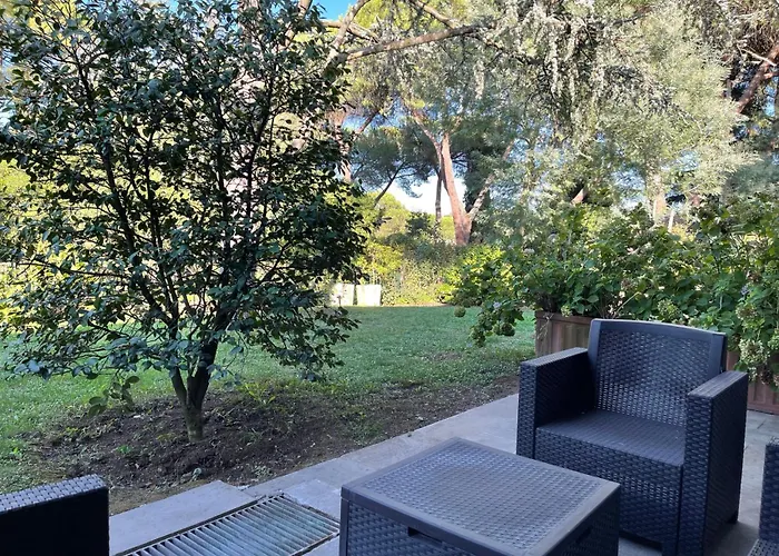 Tatil Evi Delightful Stylish House With Private Garden Close To Downtown