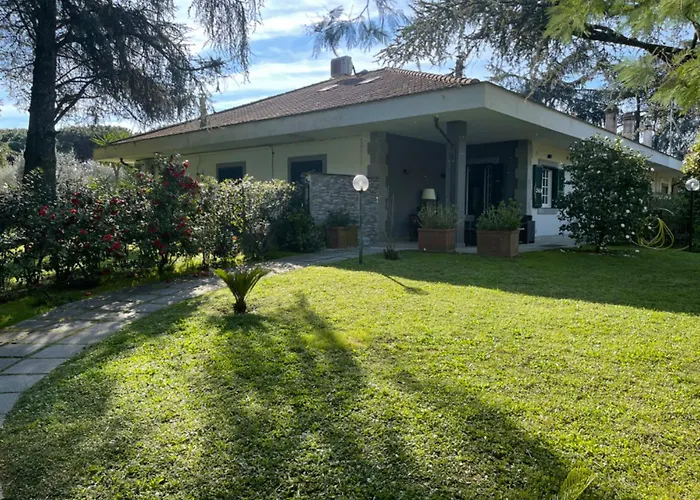 Delightful Stylish House With Private Garden Close To Downtown *